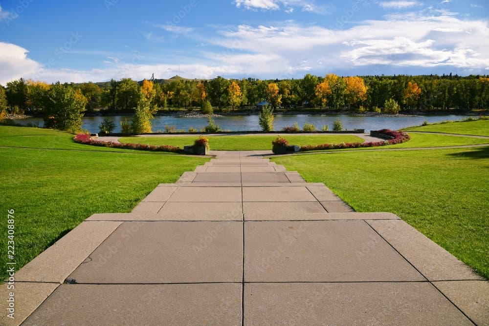 Baker Park pathway leading to the Bow River near Crestmont